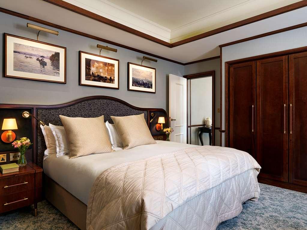 The Stafford London Hotel Room photo A bedroom at the Taj Mahal Palace
