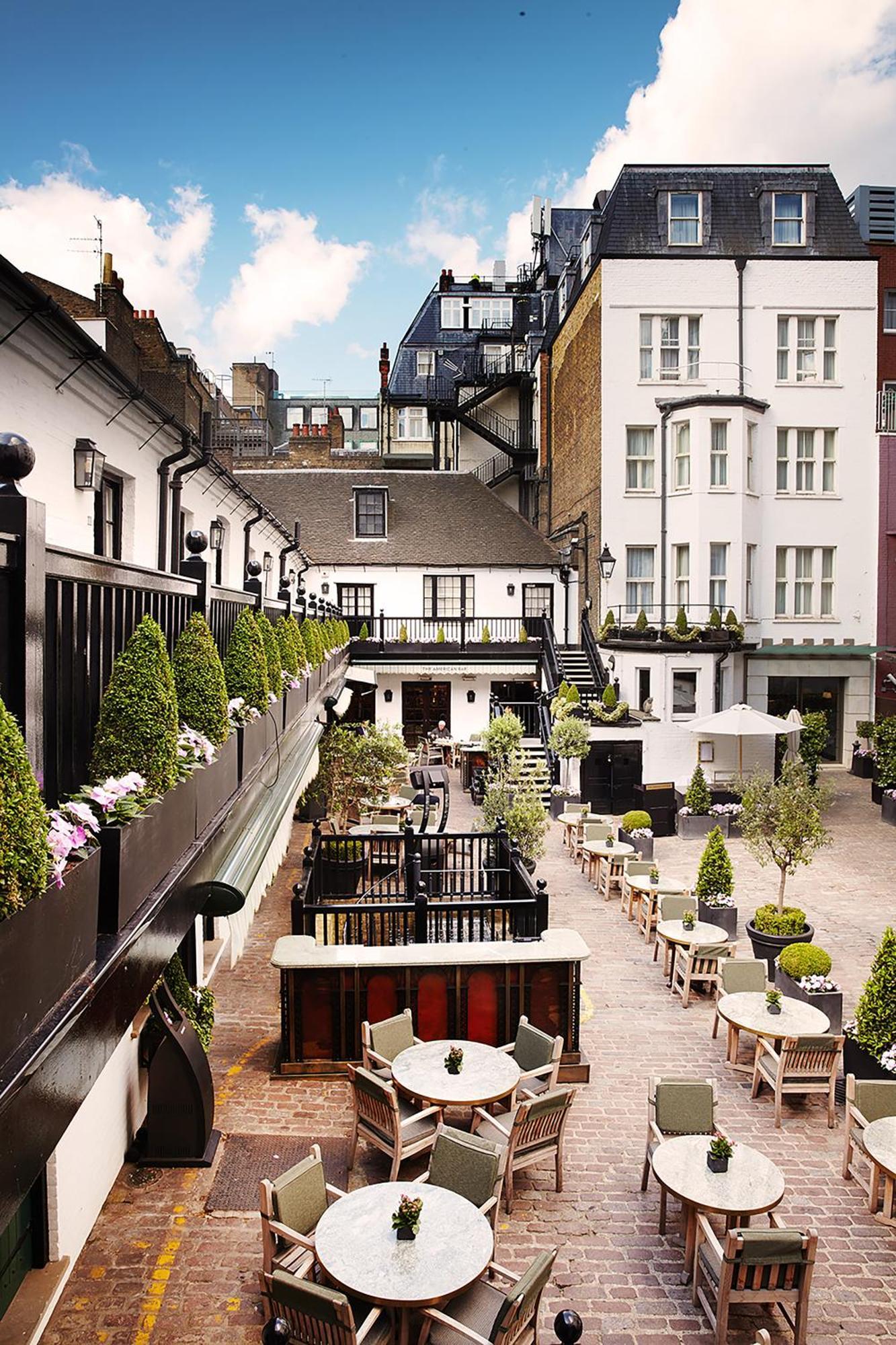 The Stafford London Hotel Exterior photo The courtyard at the hotel