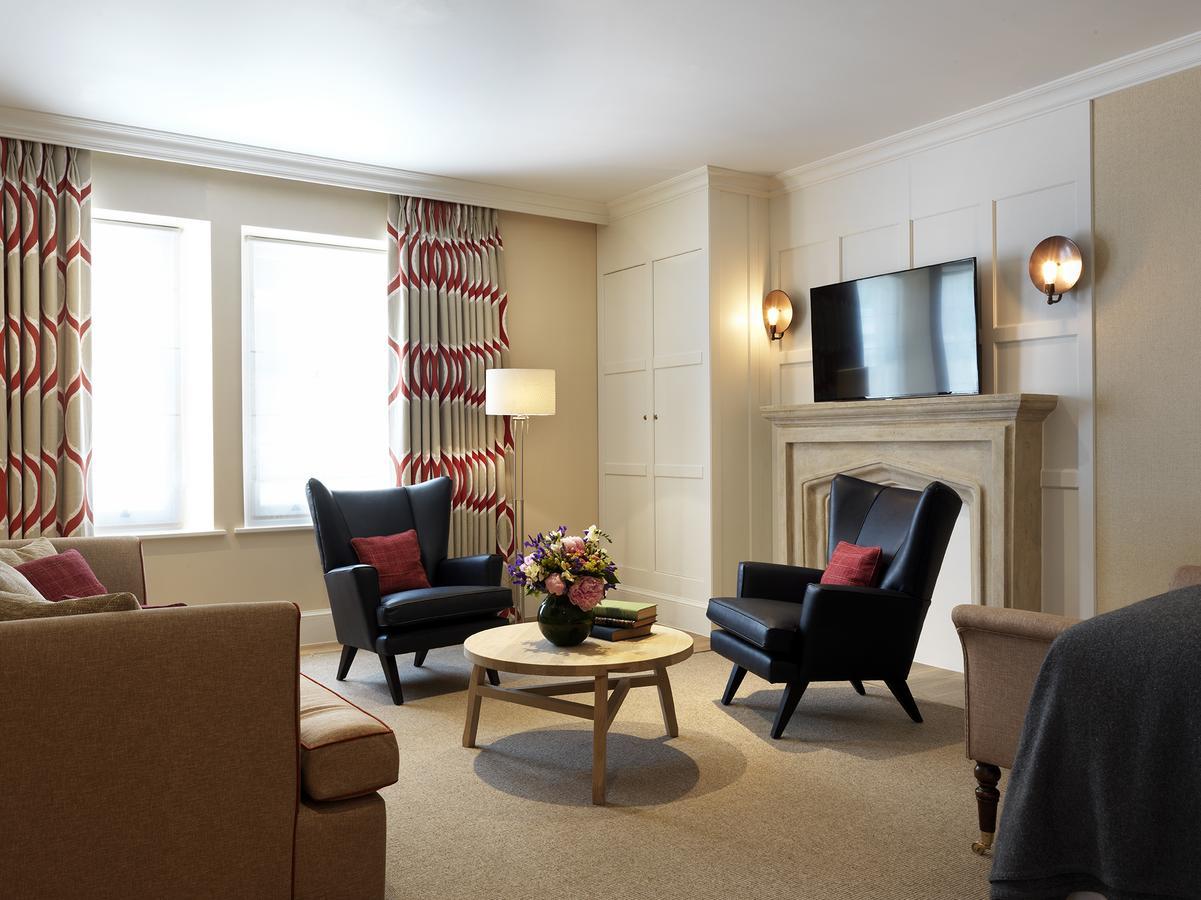 The Stafford London Hotel Exterior photo A suite at the Hotel de Crillon